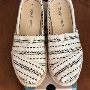 TOMS Women's Black and Cream Espadrilles